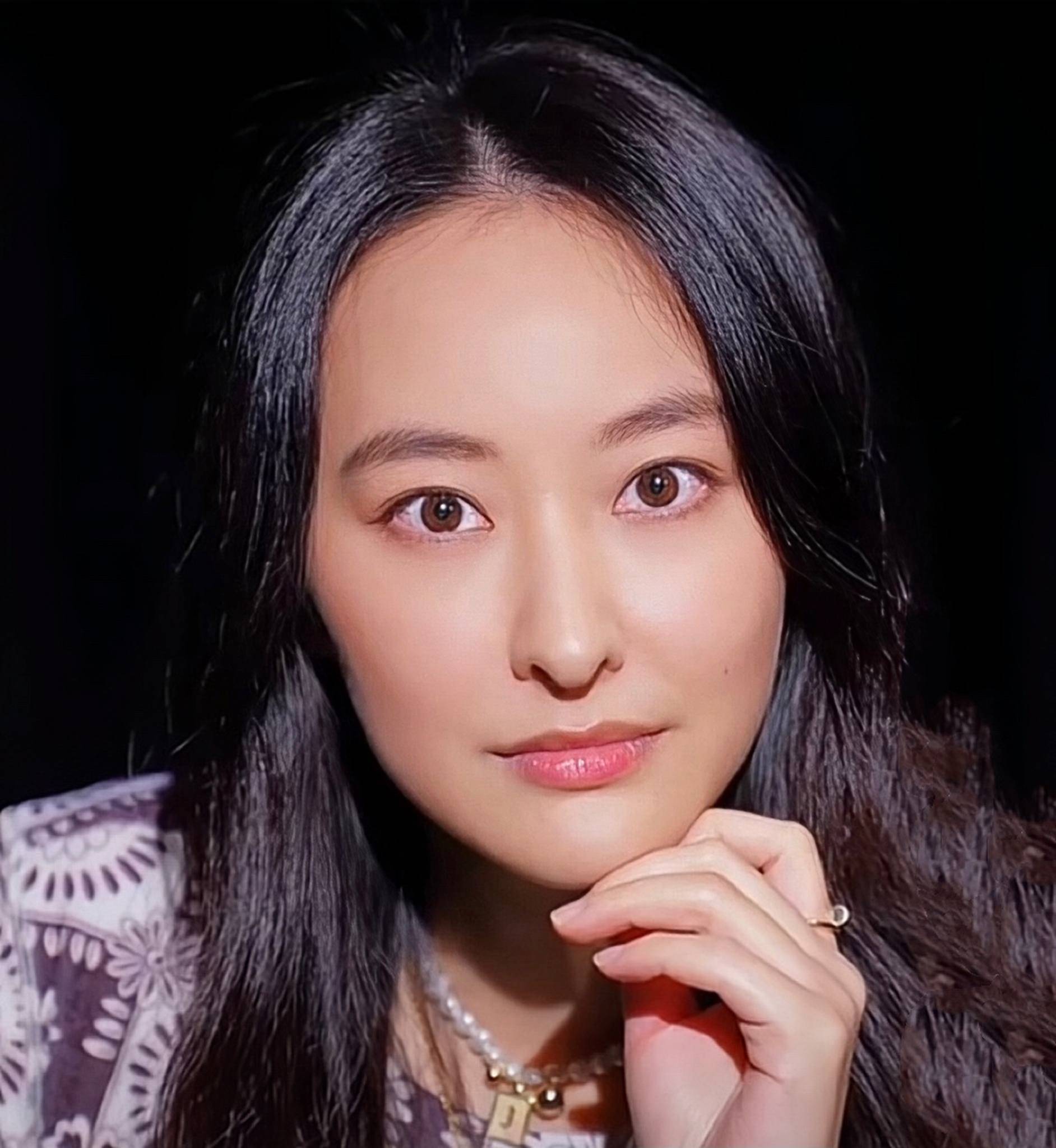 香港知名女星被质疑整容录视频鼻子变长鼻翼变窄脸部也变僵硬