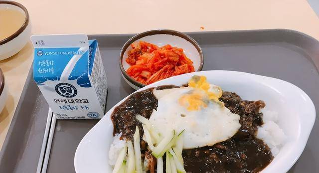 原创             韩国留学生吐槽食堂不给力，顿顿都是咸菜开会，评论区段子手频出
