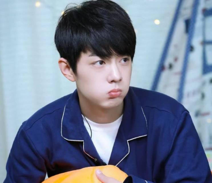 盘点男明星"睡衣杀"宋威龙治愈肖战呆萌 看到任嘉伦:不淡定了_穿着