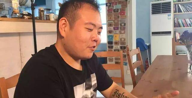 原创10岁小男孩因一张胖脸照走红扬名国内外14年后的现在过得如何