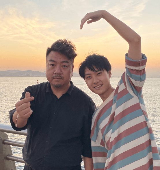 跟刘德华,沈腾合影,把男老师拖入coser圈,这女装大佬火了_马小跳_老穆