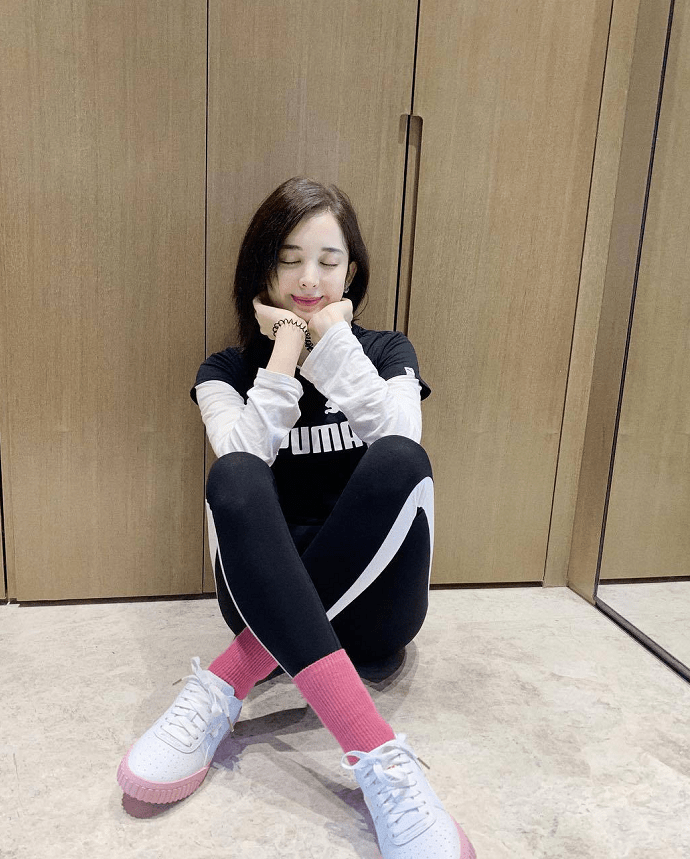 古力娜扎真的太会穿了荧光绿色袜子太抢镜跳新疆舞真好看