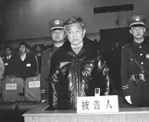 中国烟王褚时健:锒铛入狱后女儿自杀,84岁成富翁,他为啥这么牛_红塔山