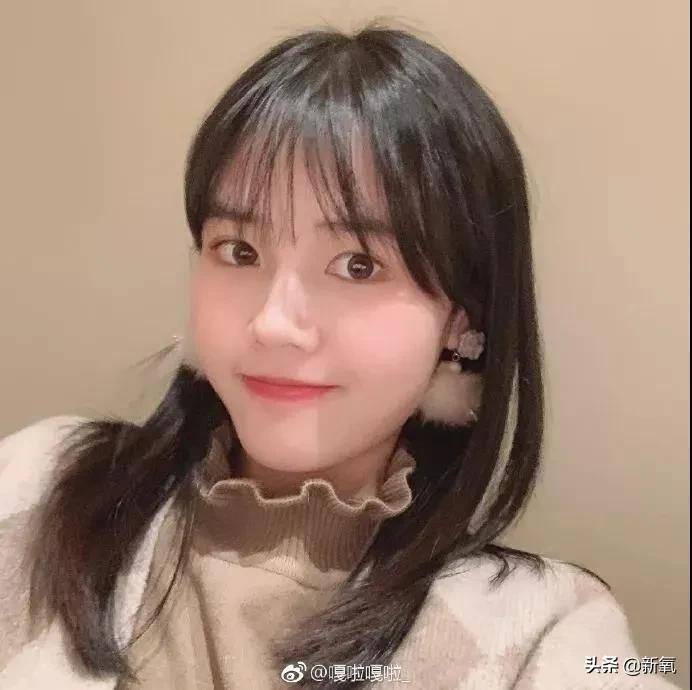 陈怡是淡淡的盐系长相,很有辨识度.