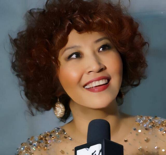 原创电音迪斯科女王张蔷19岁登时代周刊54岁仍保持自己的态度