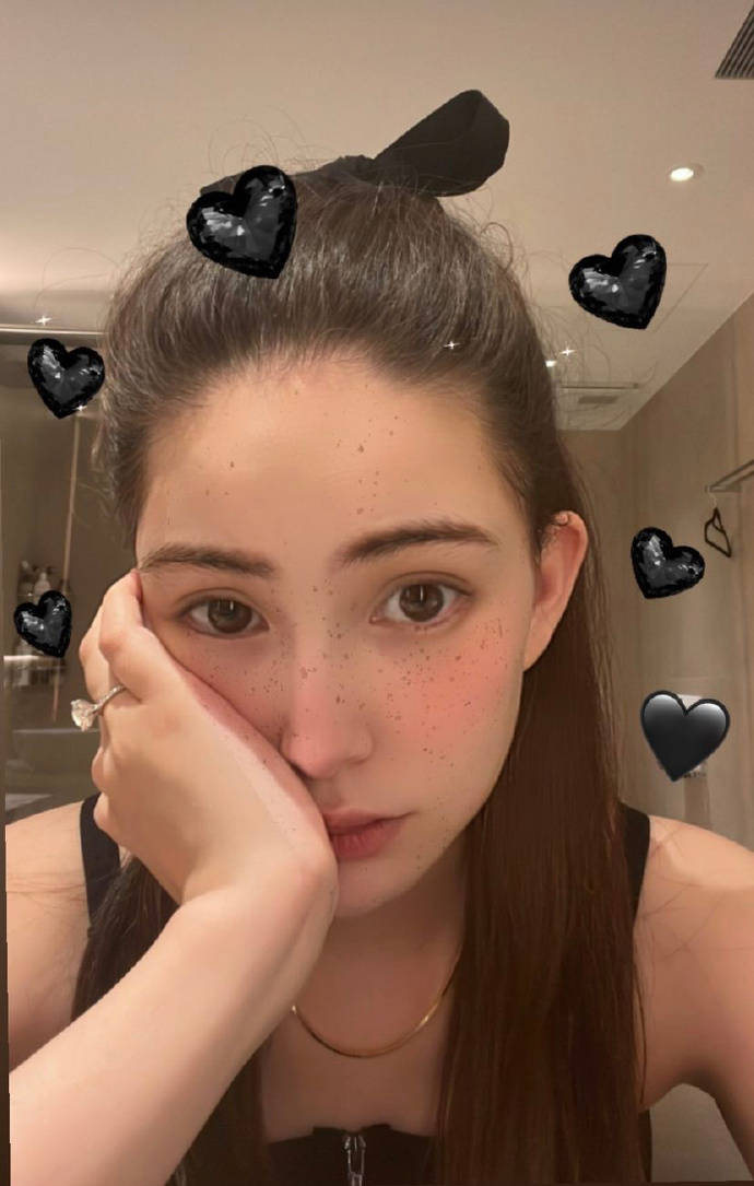 原创昆凌曝光三胎英文名寓意美好晒女儿满月礼盒细节设计超有爱