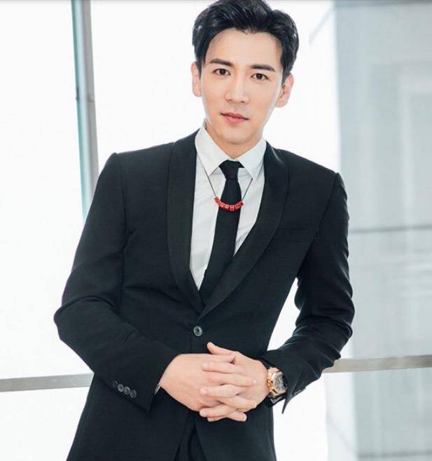 曾出演东宫, 兰陵王的他竟结婚了,婚纱照首曝光,连宝宝都有了_魏千翔