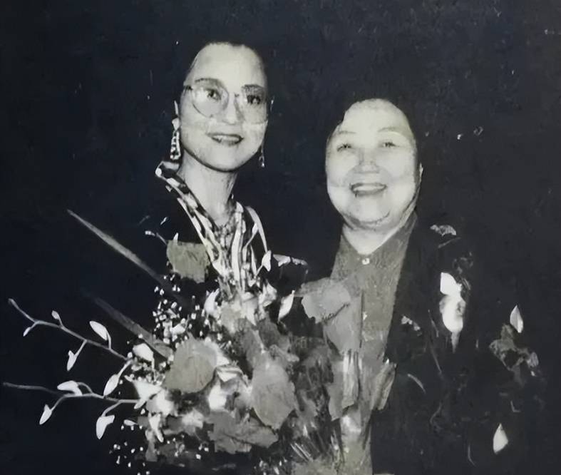 "梅兰芳徒弟"马金凤病逝,享年100岁,岳云鹏发文悼念豫剧大师