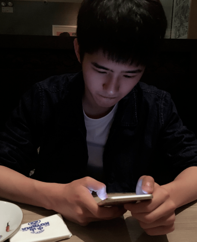 大家还记得刘昊然有一组"女友视角"的照片吗?