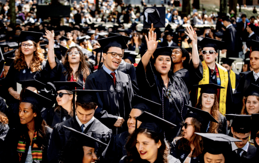 ​哈佛校长2022年毕业演讲：去拥抱未知的世界！