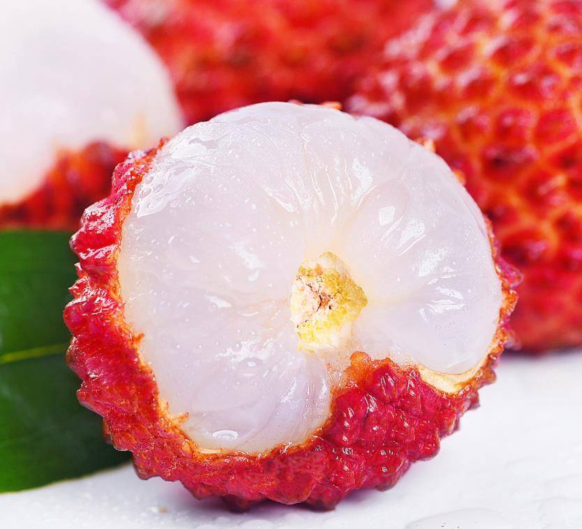 荔枝买青皮的还是红皮的好老果农都不对从这6点来挑不会错