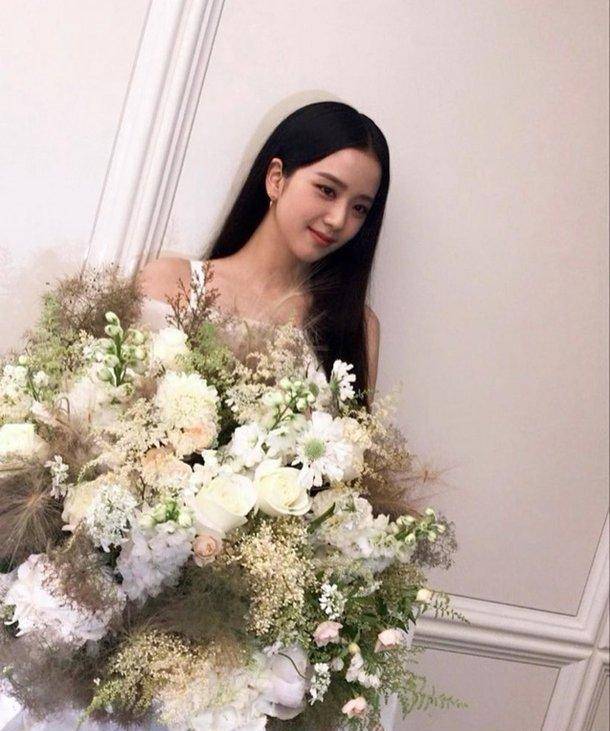 blackpink金智秀晒自拍照,清纯的人偶美貌引热议_jisoo_dior_照片