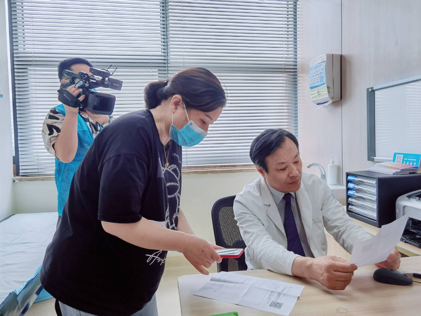 今日长三角系列人文纪录片拍摄花絮浙江省人民医院原骨科主任夏冰