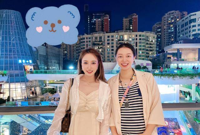 杨伊琳作为六大金花中的一员,却在自己的微博上晒出了自己的结婚证