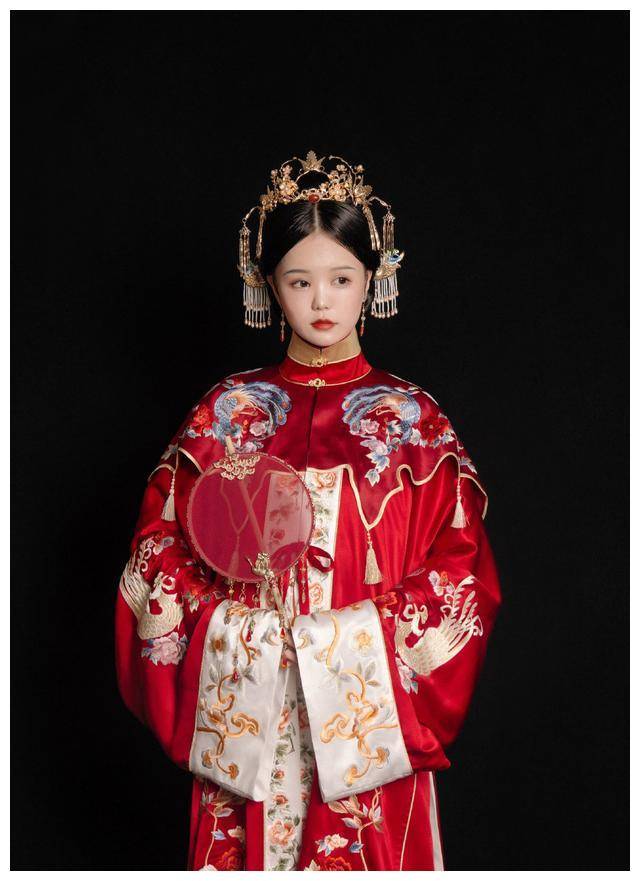 最有气节的明朝,允许平民女子以皇家穿戴出嫁,中国红就是大气