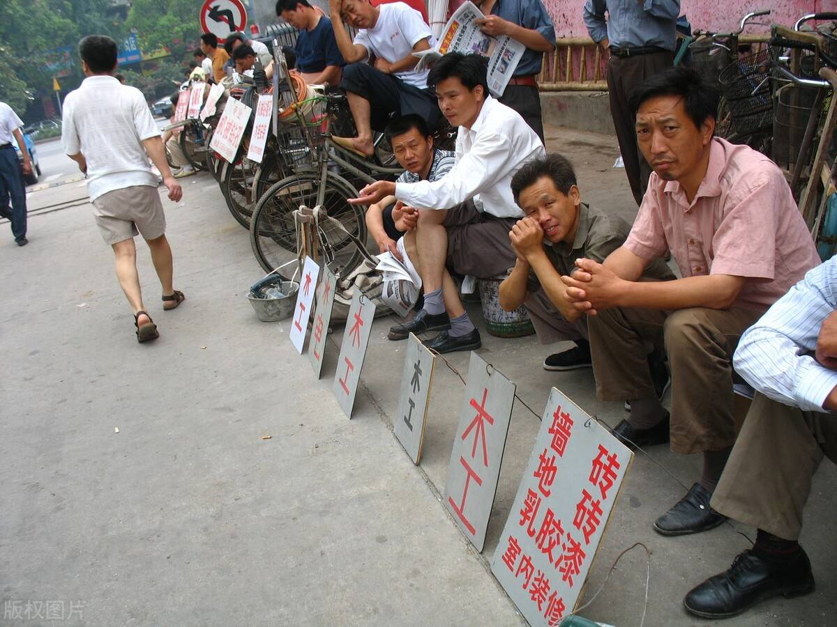 鱼泡网揭秘工地招工新骗术擦亮眼睛别被骗了