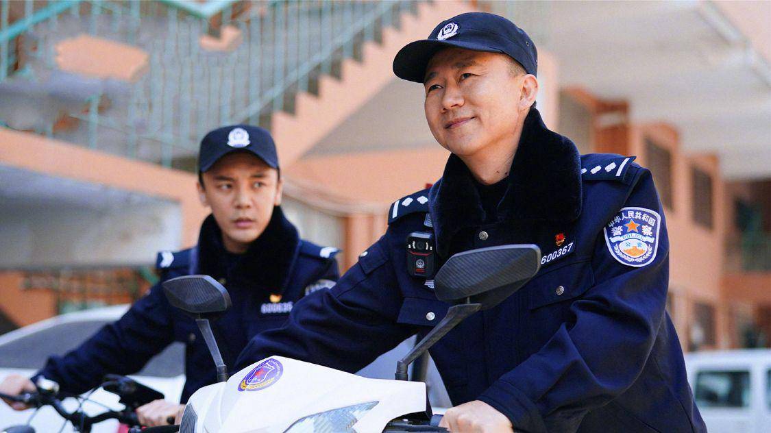 看看劇中的李大為就知道了_什麼_警服_夏潔