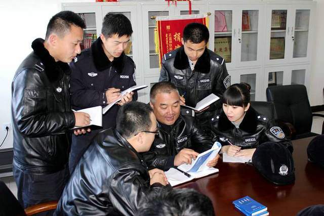 金莲川草原上的安达警队