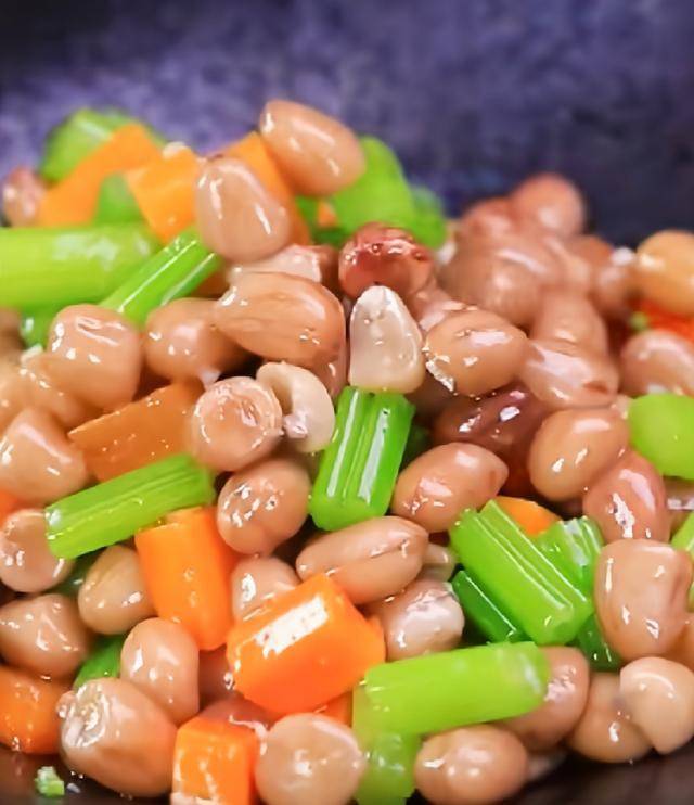 凉拌芹菜花生(炝拌芹菜花生)做法_备用_蒜泥_花椒