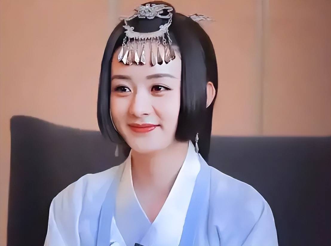 原创34岁赵丽颖公主切挑染造型又酷又飒穿一身黑皮衣变摇滚女王