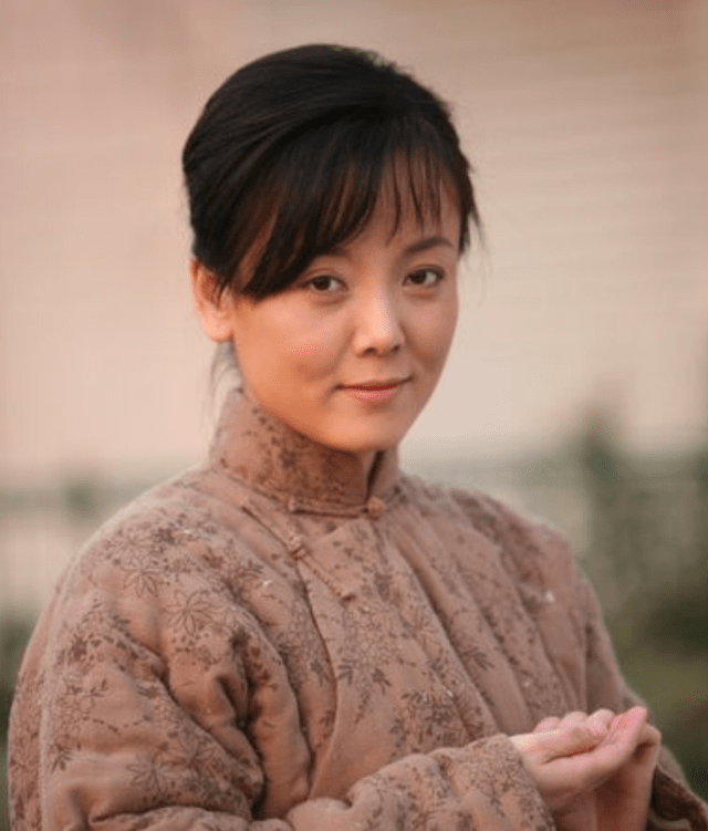 《女子特警队》21年:女主成处长,男主成大校,女配成导演太太_梁静_颜