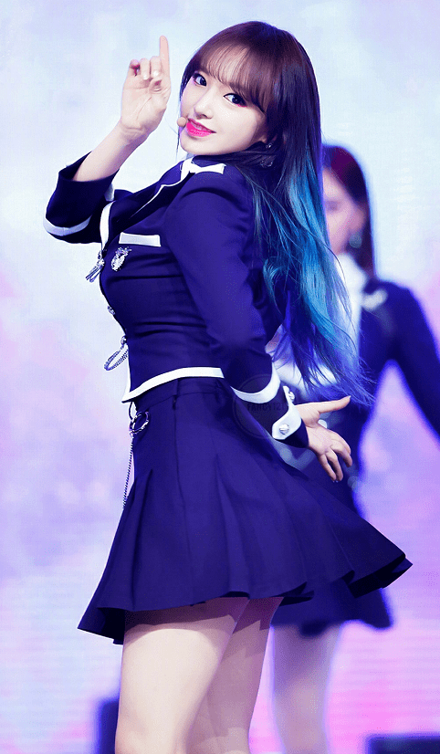 原创都说程潇的蓝发很酷帅看了吴宣仪的蓝色发型有颜值真任性