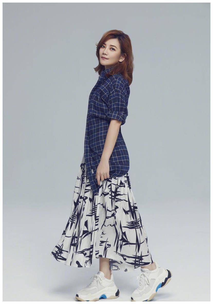 学"梁静茹"简约搭配技巧,减龄时髦_女性_设计_魅力