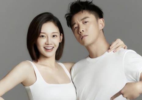 白富美女友相恋7年分手,转身闪婚生女,今36岁官宣二胎得子_郑恺_苗苗