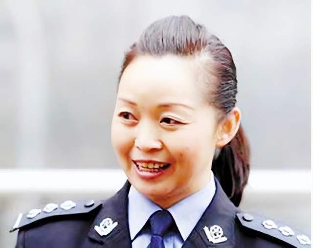 《女子特警队》21年:女主成处长,男主成大校,女配成导演太太_梁静_颜