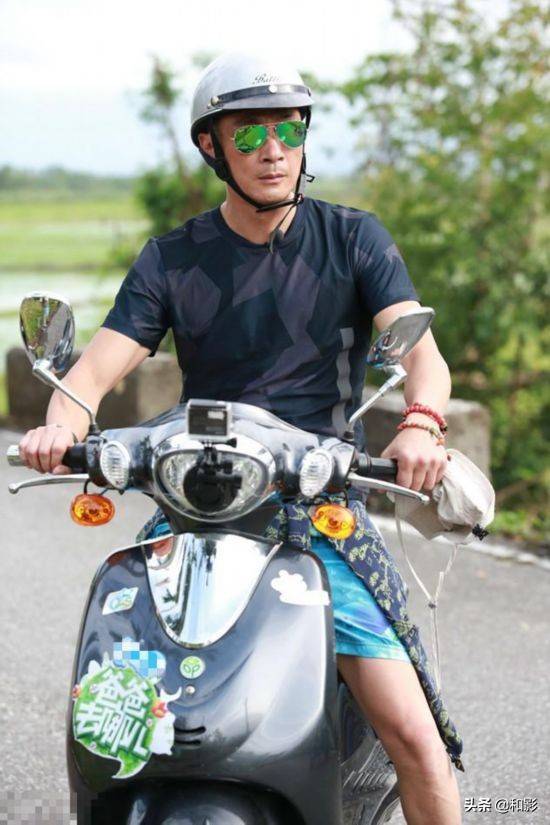 原创孙俪赵丽颖朴树韩寒这年头明星都有一颗骑电动车的心