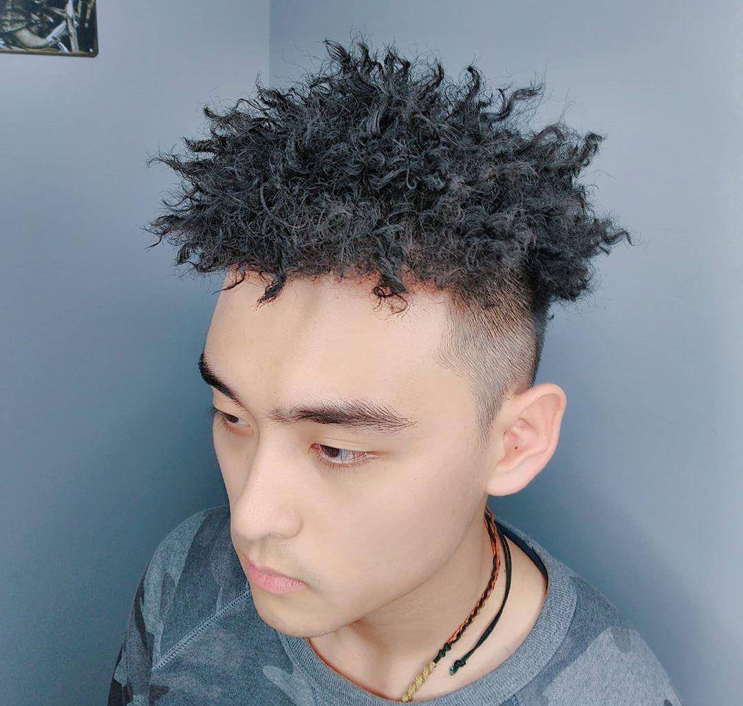 男人铁丝烫发型霸道帅气造型新颖潮流剪完果然提升颜值