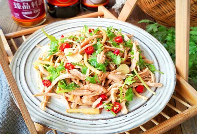 一块鸡胸肉一个柠檬,教你做柠檬手撕鸡,颜值高味道好,待客硬菜