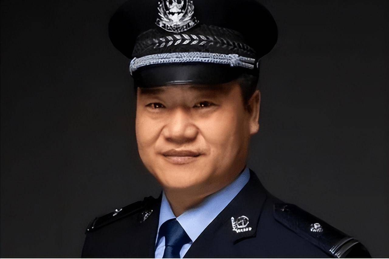 原创从反诈主播到油腻主播爆红网络的警察老陈怎么了