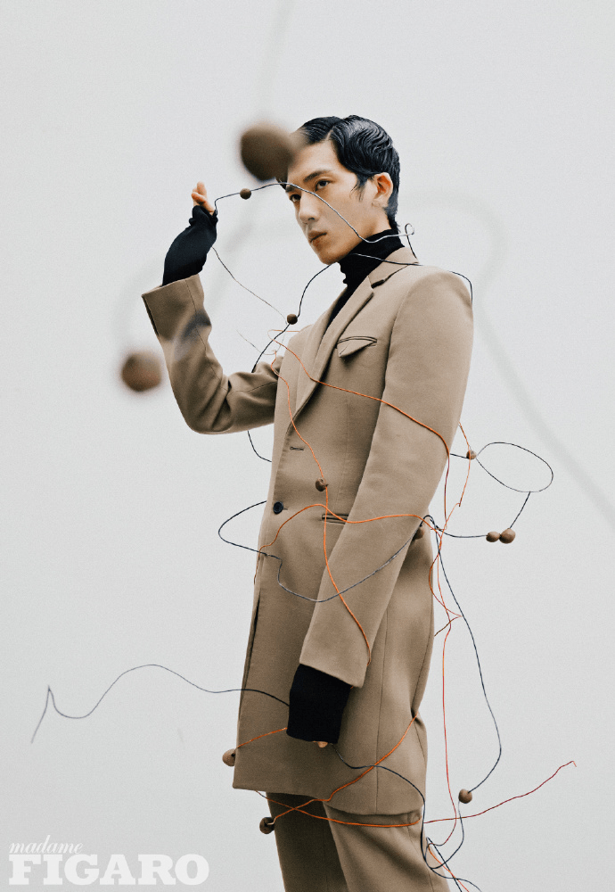 原创井柏然果然是天生明星随手一拍成大片封面刮胡子都镜头感十足