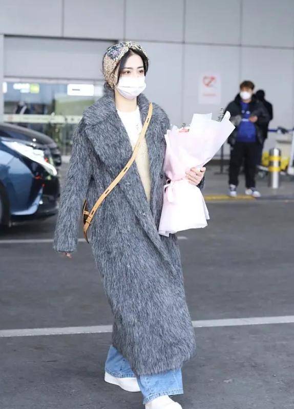 原创徐璐分手后愈发不羁穿貂毛大衣超贵气26岁美到不敢认