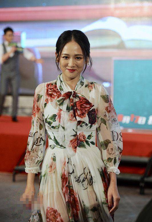 原创陈乔恩又瘦回来了连美颜都挡不住衰老素颜更沧桑眼皮都松了