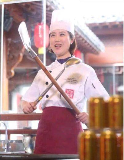 原创美女任良韵一个工科出身的人最后成为了安徽卫视的当家主持人