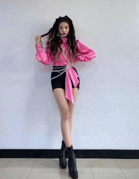 韩女星张员瑛秀逆天大长腿韩网友惊呼不切实际的身材和美貌