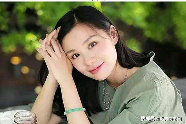 80后美女林曦,长相出众,书法也是领先同辈,让人很是羡慕