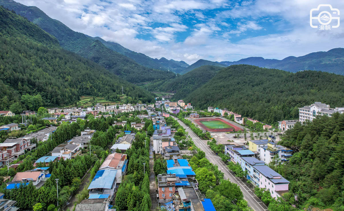 重庆大山里的花乡,位于涪陵武隆丰都三区交界处,家家户户住别墅_大木