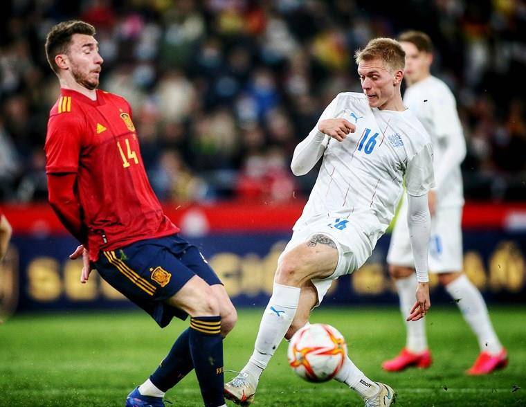 原创衰落的冰岛足球国家队身价不足1200万首发11人中有2人失业