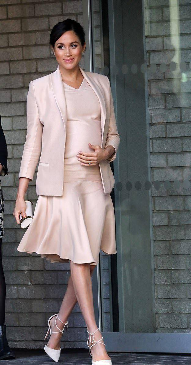 梅根怀二胎后首次公开亮相!