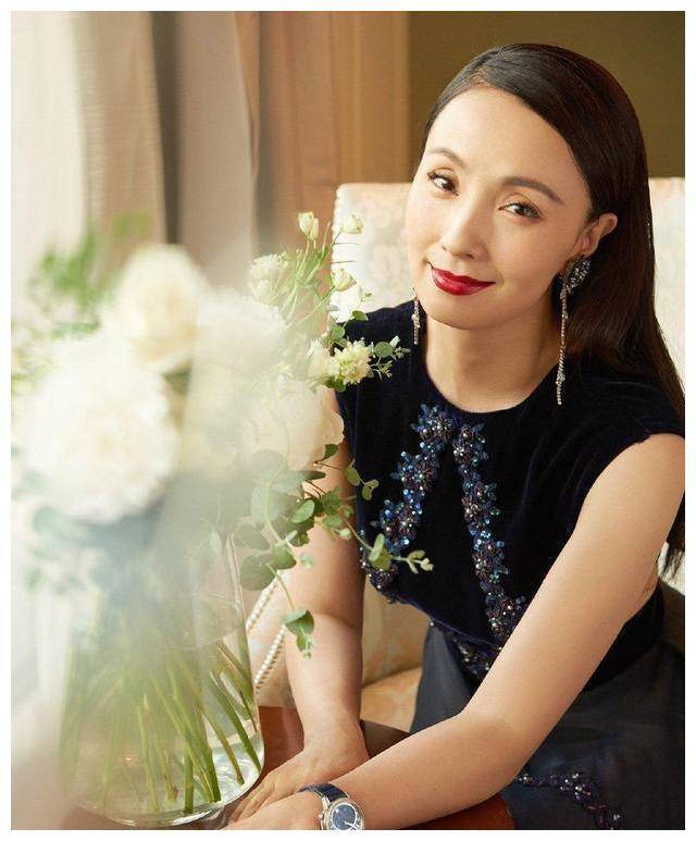 原创47岁陶虹气场大开珠宝搭配运用自如个人魅力大增美到窒息