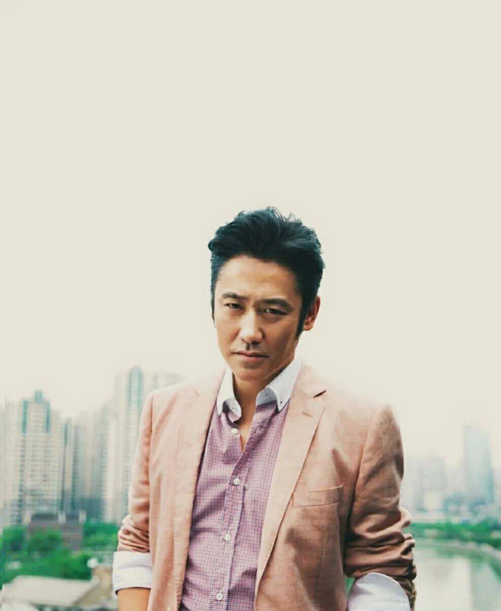 直到有一天他在一个女孩身上受挫后,突然想起了远在国外的高维那.