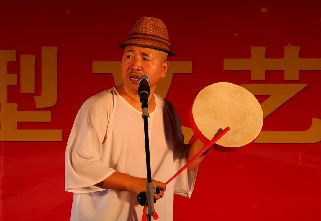 王小利:与前妻苦熬7年离婚,二婚娶李琳为妻,如今苦尽甘来_父母_二人转