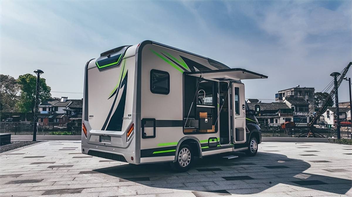 房车也能有轿车的驾驶感这款小型城市房车适合居家商务两用