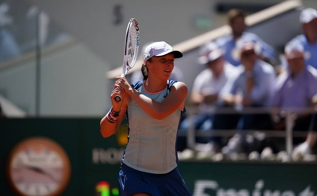 35连胜追平纪录!斯维亚泰克两盘横扫高芙,豪夺个人法网第二冠