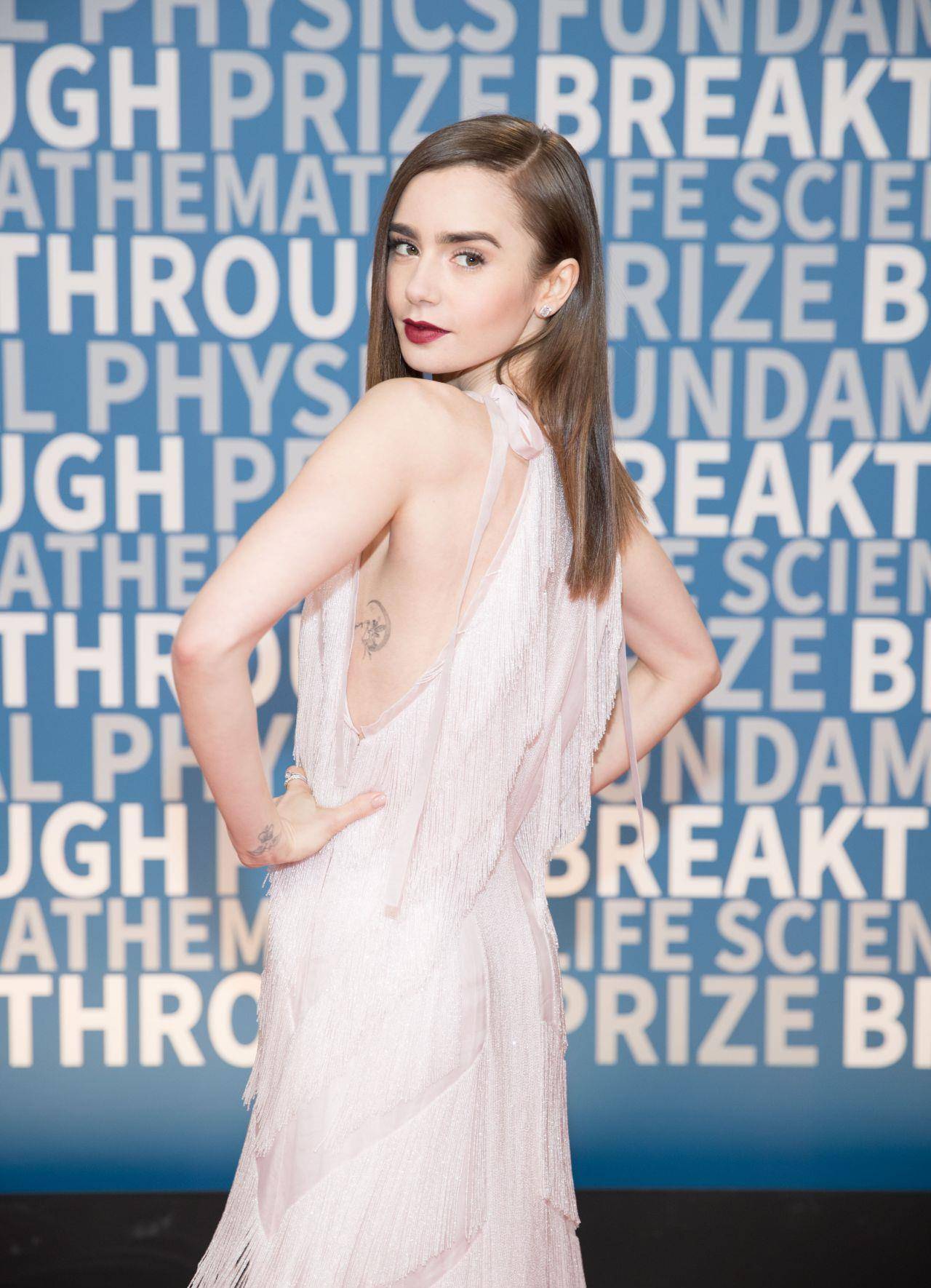 莉莉·柯林斯 面容清秀,长相古典的小奥黛丽·赫本_弱点_影片_美国