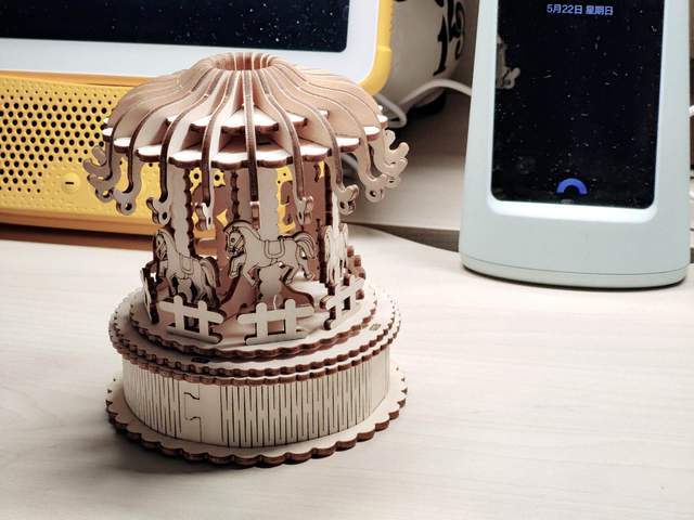 一起做旋转木马八音盒吧!