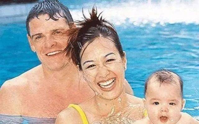 论保养只服这6位女星,与亲生女儿同框似姐妹